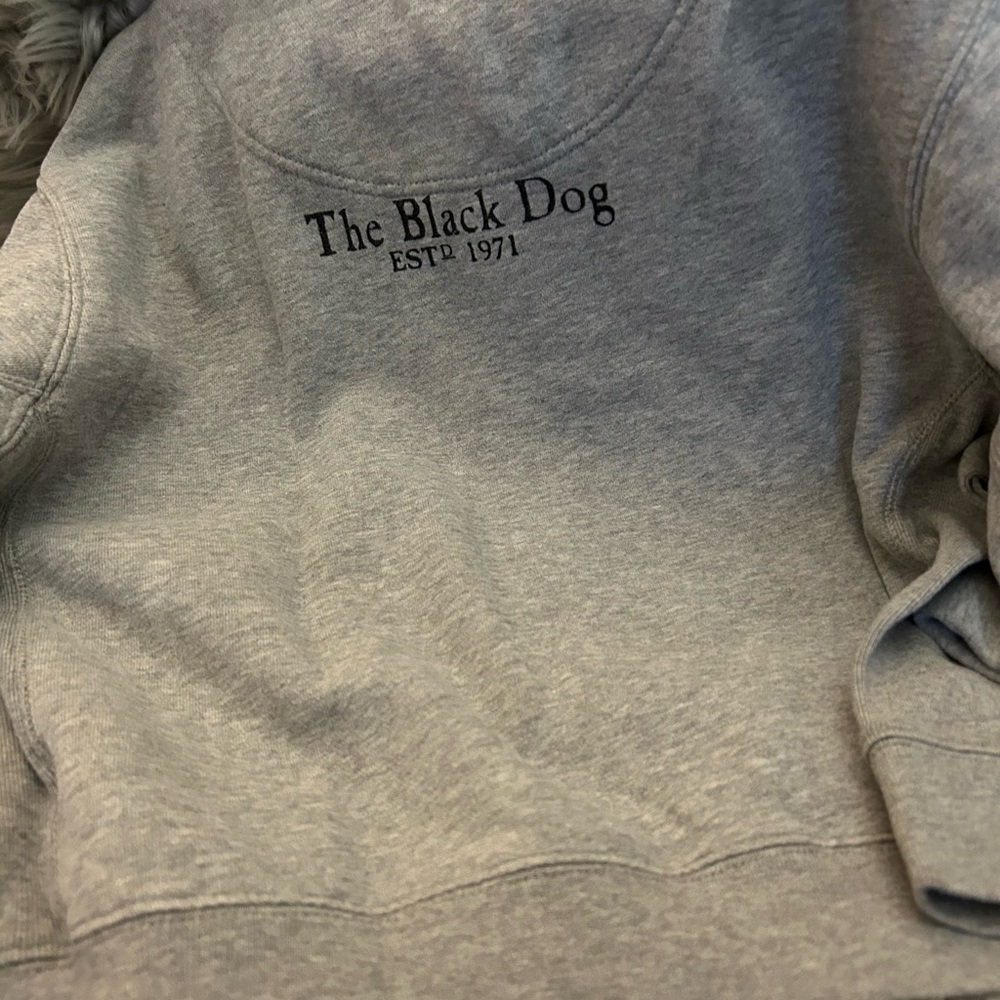The Black Dog genuine, classic apparel size, medium boys, sweatshirt - Picture 5 of 8